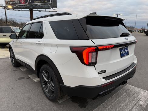 New 2026 Ford Explorer ST-Line w/ ST-Line Street Pack image 4