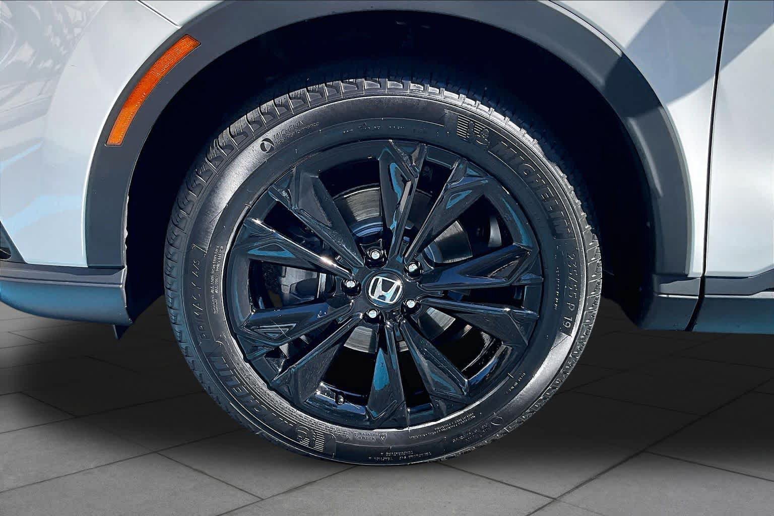 Used 2025 Honda CR-V Sport Touring image 11