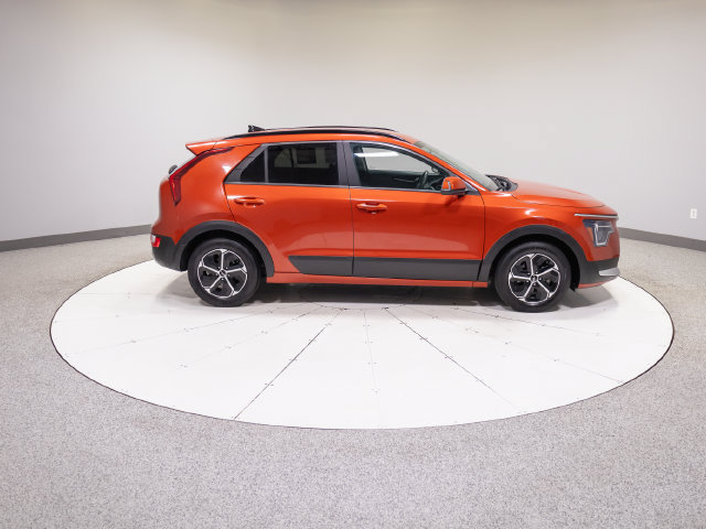 Used 2023 Kia Niro EX FWD image 28