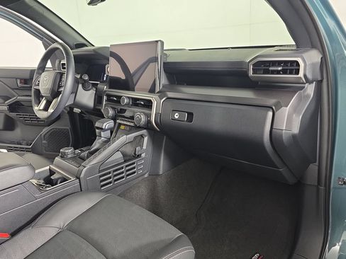 Used 2025 Toyota 4Runner TRD Off-Road Premium AWD/4WD image 32