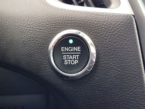 Certified 2021 Ford Edge SE image 26