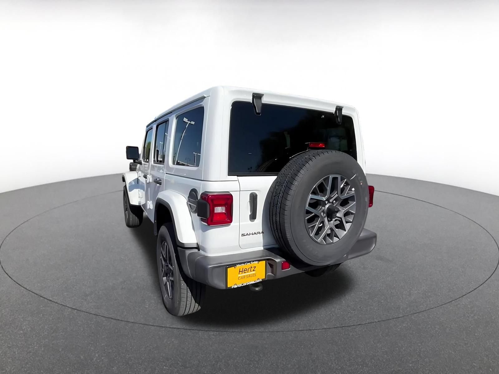Used 2025 Jeep Wrangler Unlimited Sahara AWD/4WD image 10