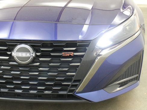Used 2023 Nissan Altima 2.5 SR w/ SR Premium Package FWD image 8