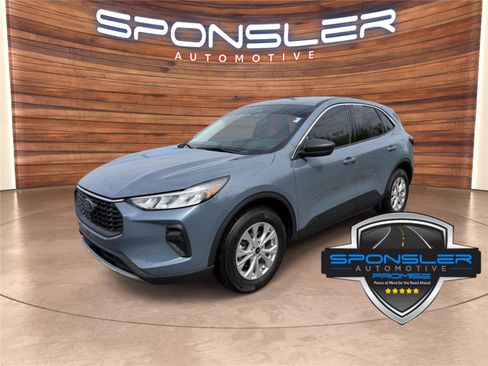 Used 2024 Ford Escape Active AWD/4WD image 1
