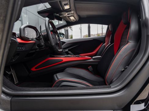 Used 2024 Lamborghini Revuelto image 29