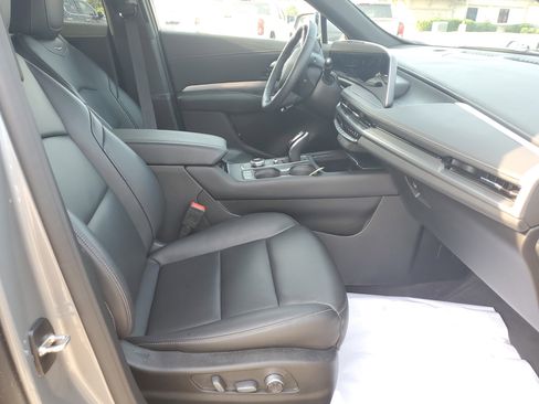 Used 2024 Cadillac XT4 Premium Luxury image 11