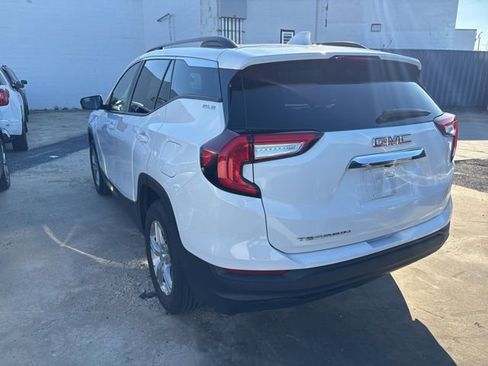 Used 2023 GMC Terrain SLE w/ Driver Convenience Package image 4