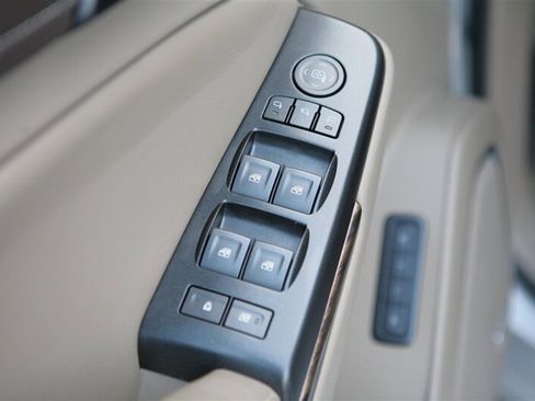 Used 2019 GMC Yukon XL SLT w/ Open Road Package image 9