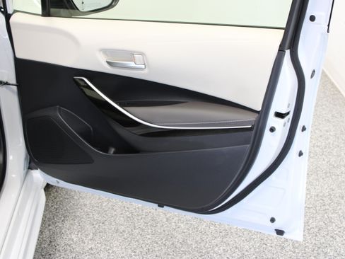 Used 2025 Toyota Corolla XLE FWD image 33
