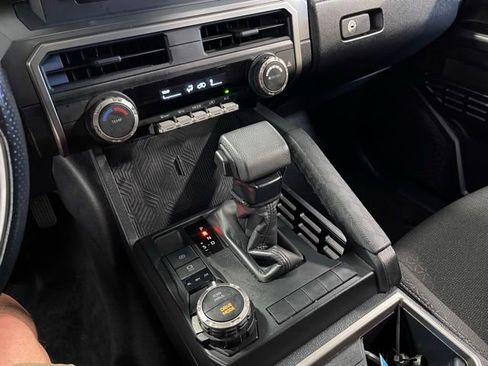 Used 2025 Toyota 4Runner SR5 AWD/4WD image 29