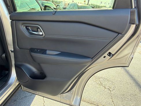 Used 2025 Nissan Rogue Platinum w/ Platinum Premium Package image 16