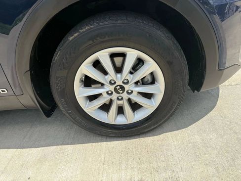 Used 2019 Kia Sorento LX image 6