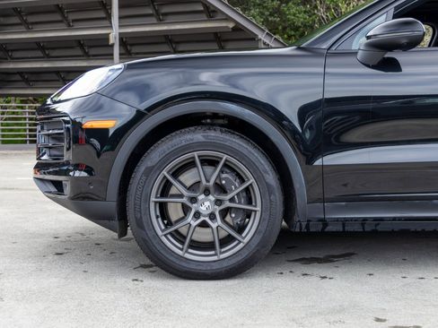 Certified 2025 Porsche Cayenne Coupe image 13