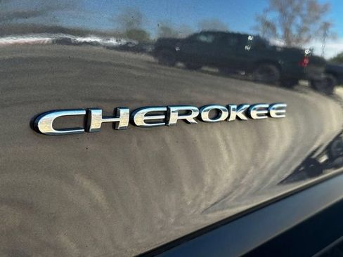 Used 2019 Jeep Cherokee Limited AWD/4WD image 10
