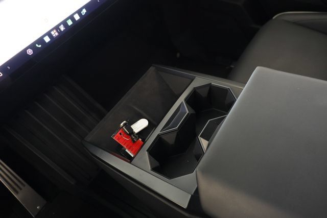 Used 2024 Tesla Cybertruck AWD Crew Cab image 21
