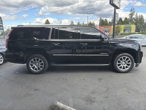 Used 2020 GMC Yukon XL Denali RWD image 10