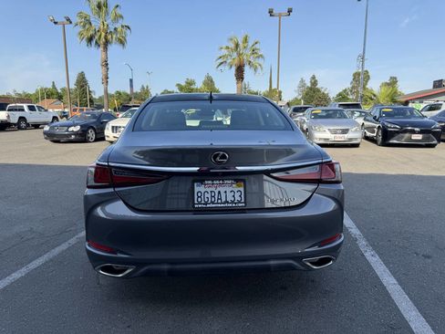 Used 2019 Lexus ES 350 w/ Premium Package image 4