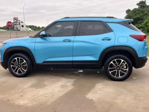 Used 2025 Chevrolet TrailBlazer LT AWD/4WD image 4