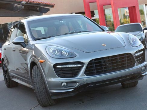 Used 2014 Porsche Cayenne GTS image 2