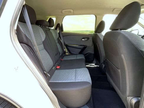 Used 2023 Nissan Rogue SV AWD/4WD image 19