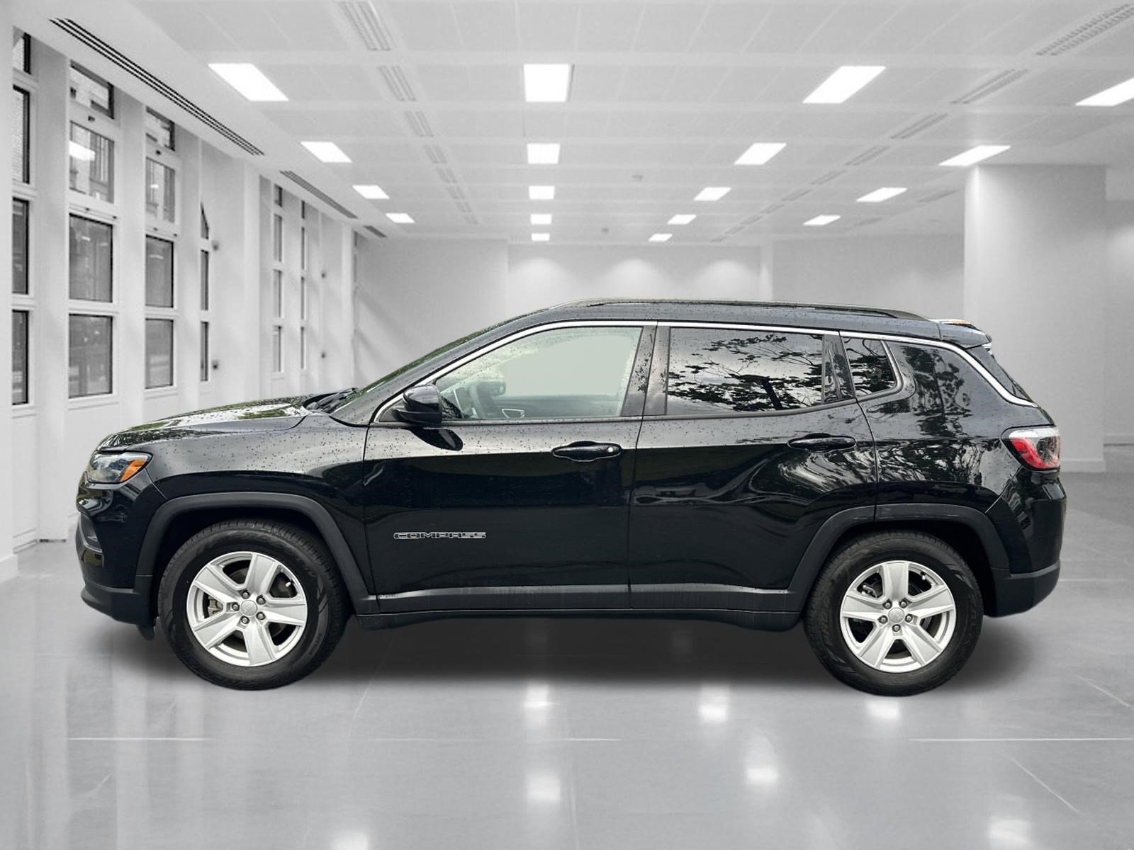 Used 2022 Jeep Compass Latitude FWD image 8
