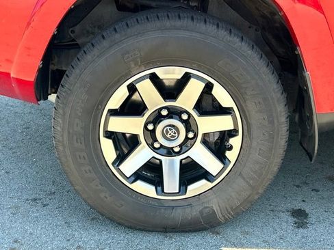 Used 2021 Toyota 4Runner TRD Off-Road Premium w/ Moonroof Package AWD/4WD image 12