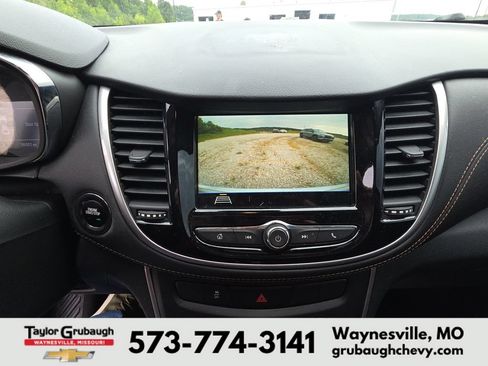 Used 2019 Chevrolet Trax LT w/ LT Convenience Package FWD image 11
