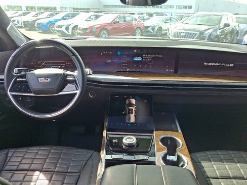 Certified 2025 Cadillac Escalade ESV Sport Platinum w/ LPO, Floor Liner Package AWD/4WD image 19