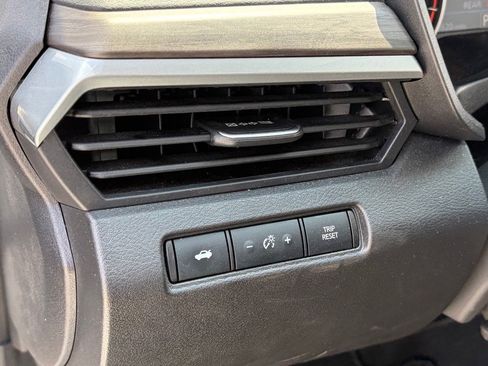 Used 2025 Nissan Altima 2.5 SV FWD image 7