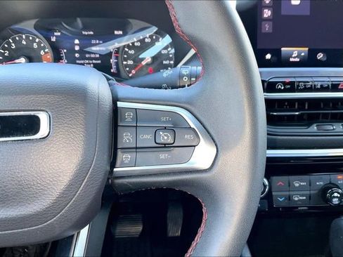 Used 2025 Jeep Compass Trailhawk AWD/4WD image 21