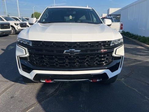 Used 2024 Chevrolet Suburban Z71 w/ Luxury Package AWD/4WD image 9