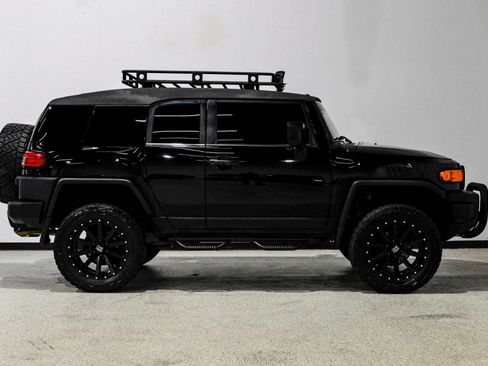 Used 2013 Toyota FJ Cruiser 4WD w/ Convenience Pkg image 5