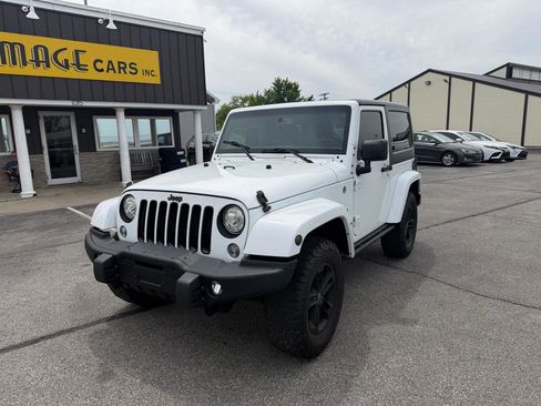 Used 2017 Jeep Wrangler Sahara AWD/4WD image 2