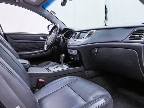 Used 2013 Hyundai Genesis 3.8 w/ Premium Pkg image 13
