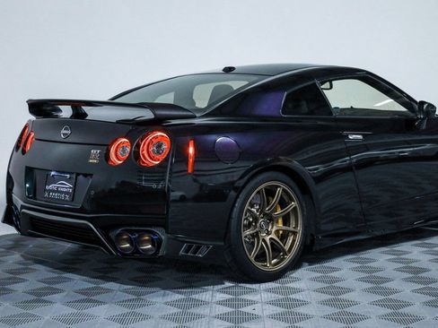 Used 2021 Nissan GT-R Premium AWD/4WD image 5