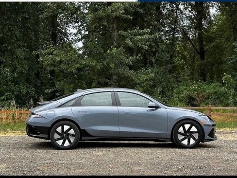 Certified 2025 Hyundai Ioniq 6 SE RWD image 9