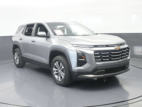 Used 2026 Chevrolet Equinox LT FWD image 9