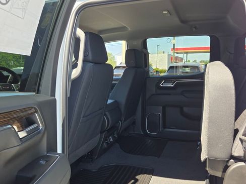 New 2026 GMC Sierra 1500 SLE w/ Preferred Package AWD/4WD image 5