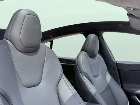 Used 2025 Tesla Model S AWD/4WD image 47