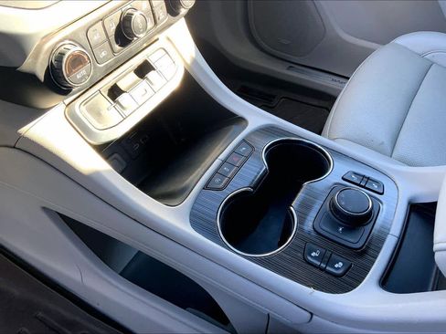 Used 2021 GMC Acadia SLT image 15