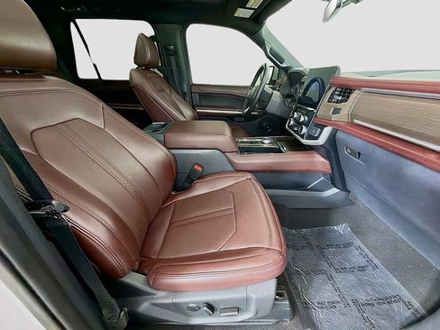 Used 2024 Ford Expedition Limited RWD image 28