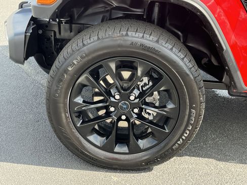 Used 2025 Jeep Wrangler Unlimited Sahara w/ Safety Group image 26