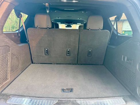 Used 2023 Chevrolet Suburban Premier RWD image 19