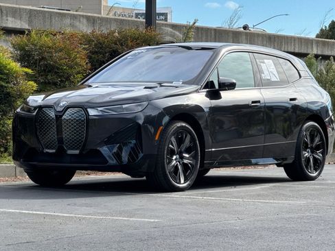 Used 2024 BMW iX xDrive50 w/ Premium Package AWD/4WD image 9