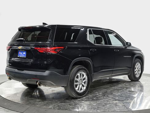 Used 2023 Chevrolet Traverse LS image 7