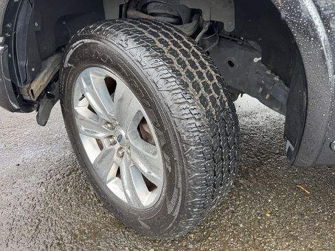 Used 2015 Ford F150 Platinum w/ Equipment Group 701A Luxury image 35