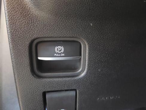 Used 2024 Jeep Grand Cherokee Altitude AWD/4WD image 19