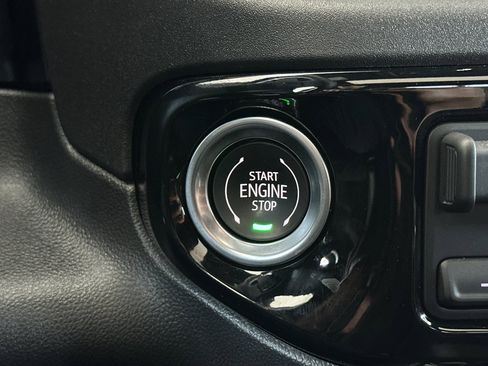 Used 2025 Chevrolet Silverado 1500 ZR2 w/ Technology Package image 35