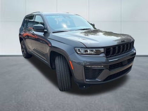 Used 2026 Jeep Grand Cherokee Limited w/ Limited Altitude Package AWD/4WD image 5