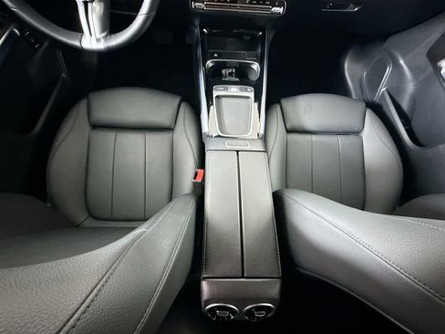 Used 2025 Mercedes-Benz GLB 250 image 16